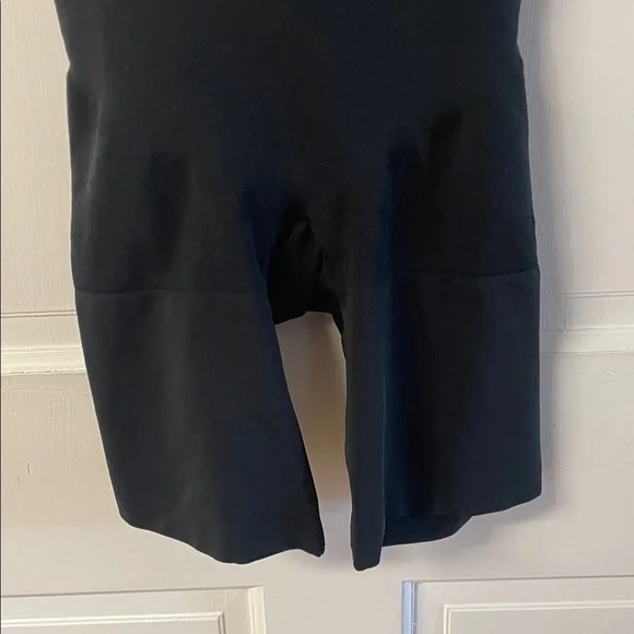 Assets by Spanx black one piece shapewear bodysuit with shorts women’s size 1X - Picture 3 of 13